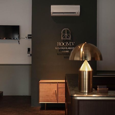 Room V Jalan Sultanah Near Bus Stop Batu Pahat Ngoại thất bức ảnh