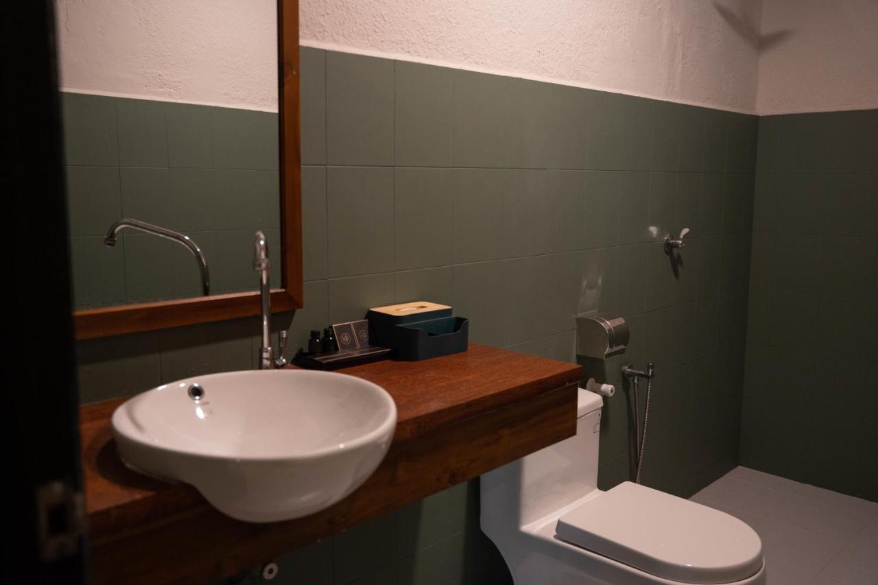 Room V Jalan Sultanah Near Bus Stop Batu Pahat Ngoại thất bức ảnh