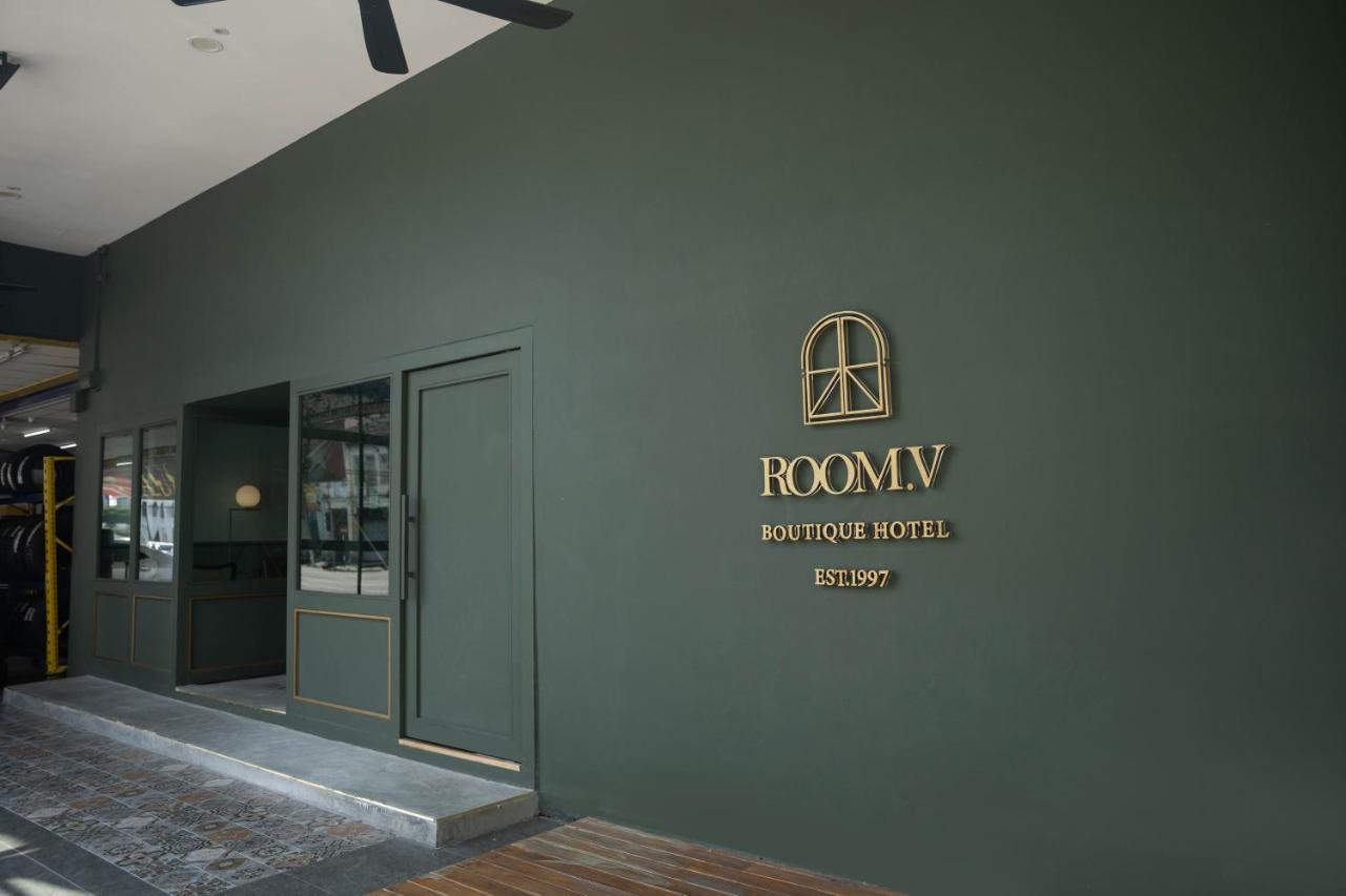 Room V Jalan Sultanah Near Bus Stop Batu Pahat Ngoại thất bức ảnh