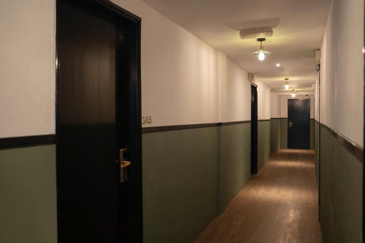 Room V Jalan Sultanah Near Bus Stop Batu Pahat Ngoại thất bức ảnh