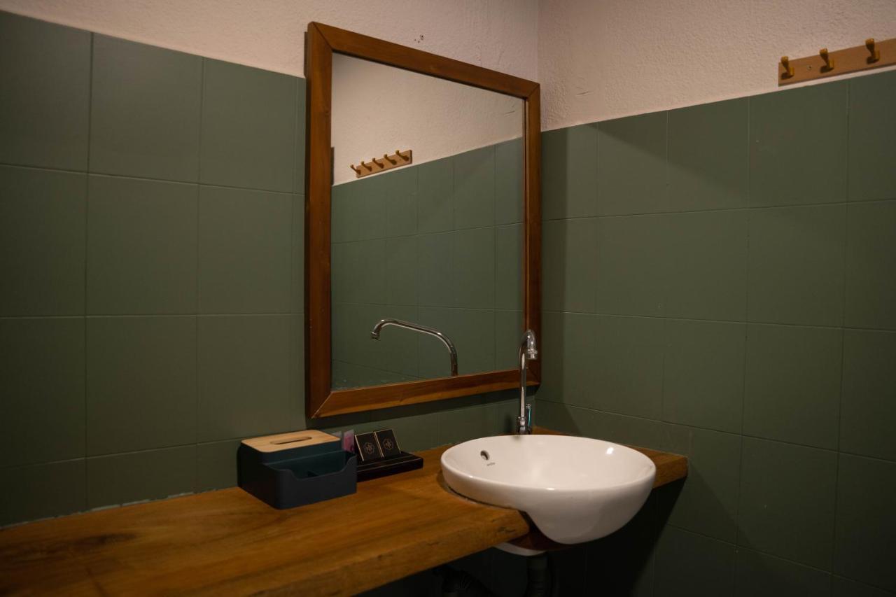 Room V Jalan Sultanah Near Bus Stop Batu Pahat Ngoại thất bức ảnh