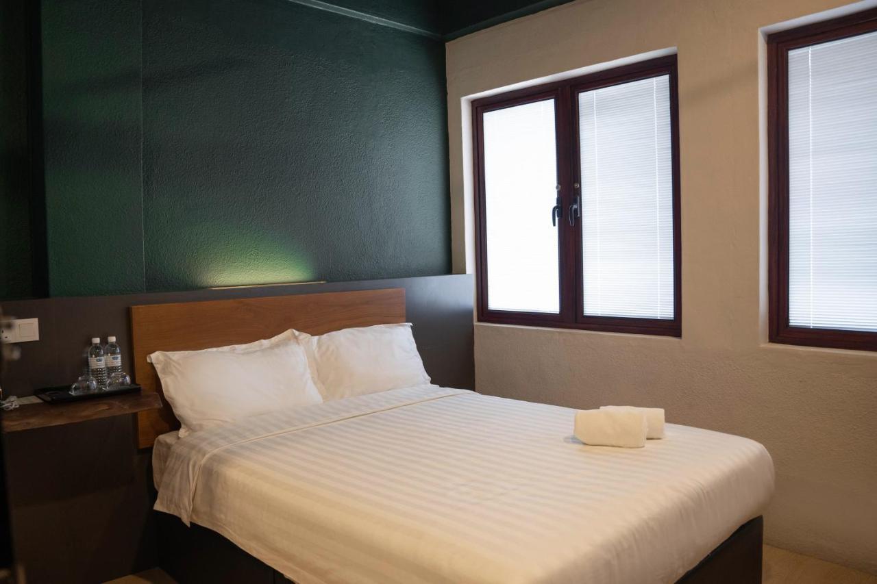 Room V Jalan Sultanah Near Bus Stop Batu Pahat Ngoại thất bức ảnh