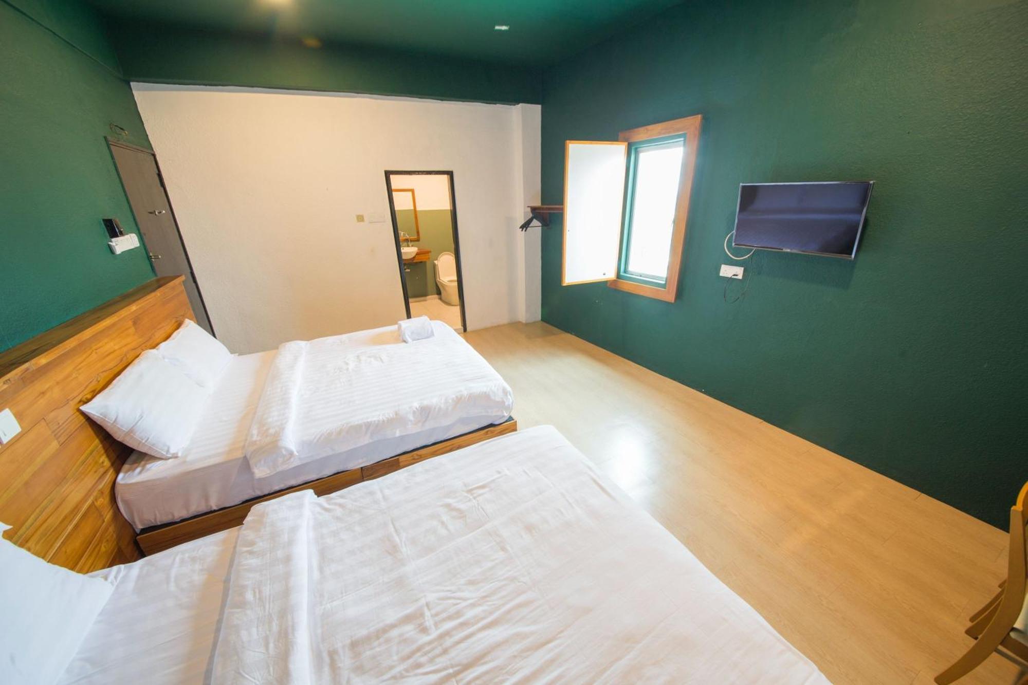 Room V Jalan Sultanah Near Bus Stop Batu Pahat Ngoại thất bức ảnh