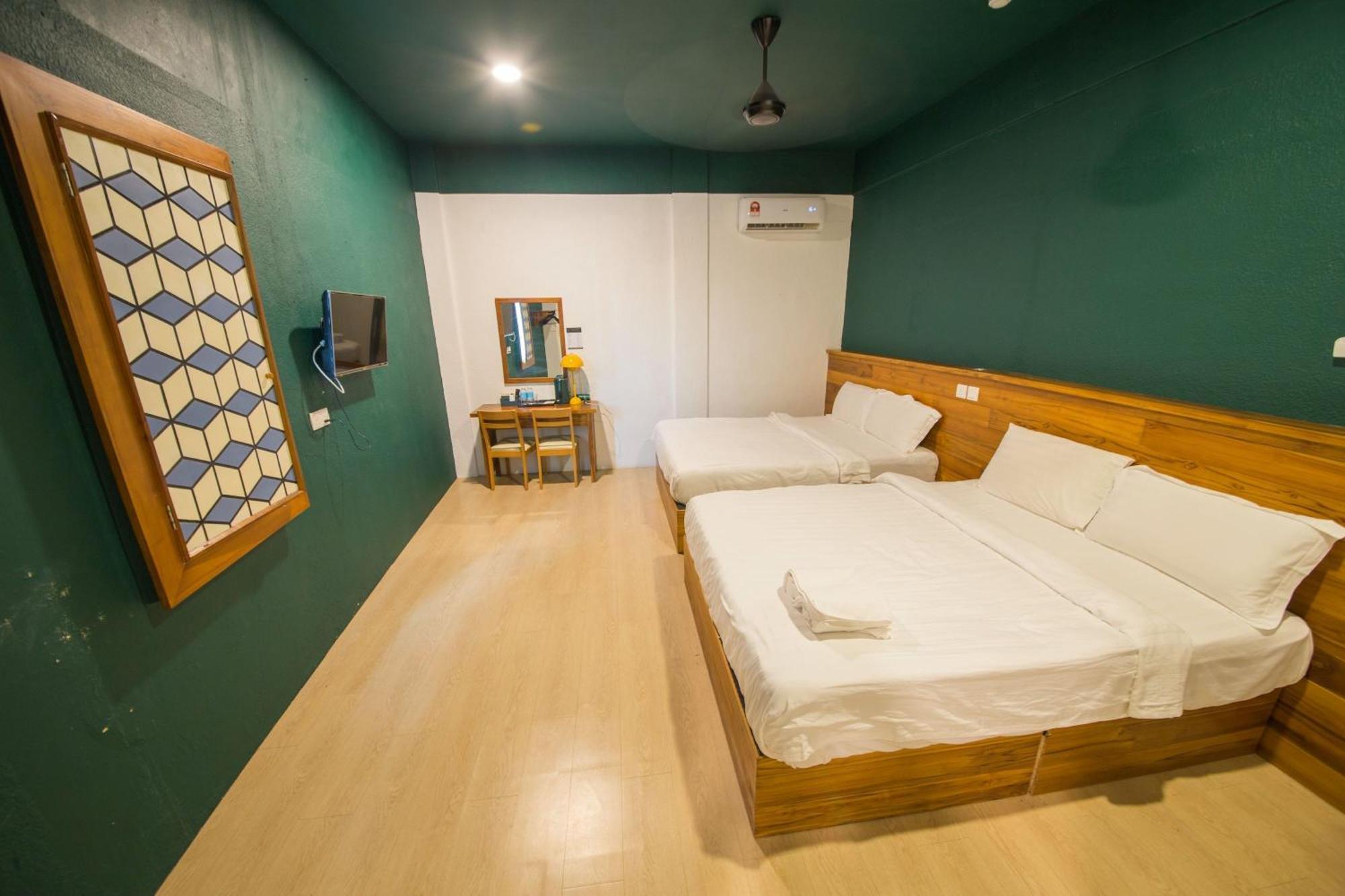 Room V Jalan Sultanah Near Bus Stop Batu Pahat Ngoại thất bức ảnh