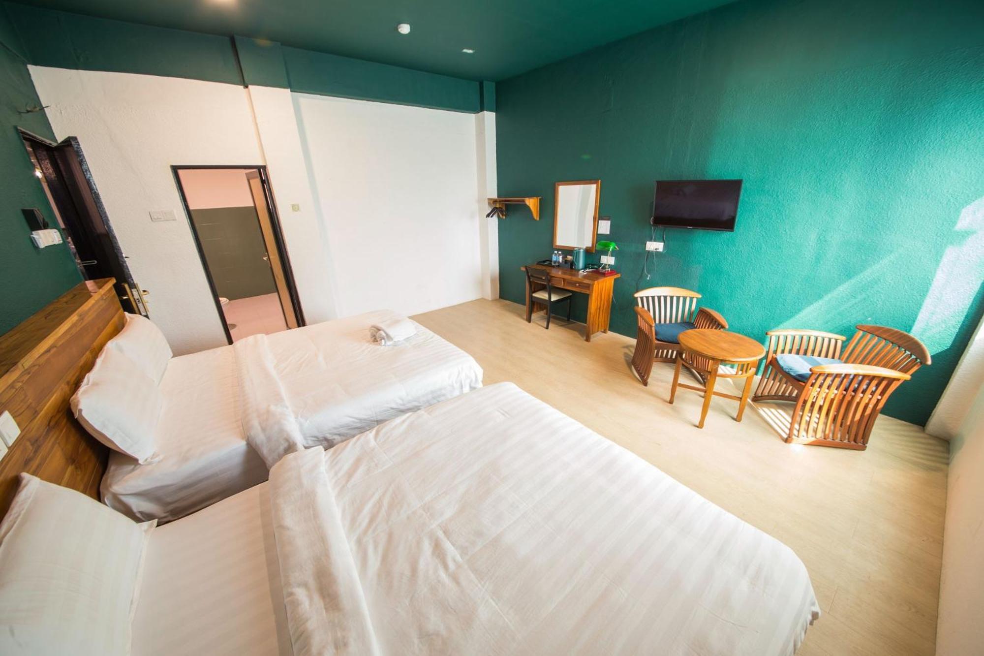 Room V Jalan Sultanah Near Bus Stop Batu Pahat Ngoại thất bức ảnh
